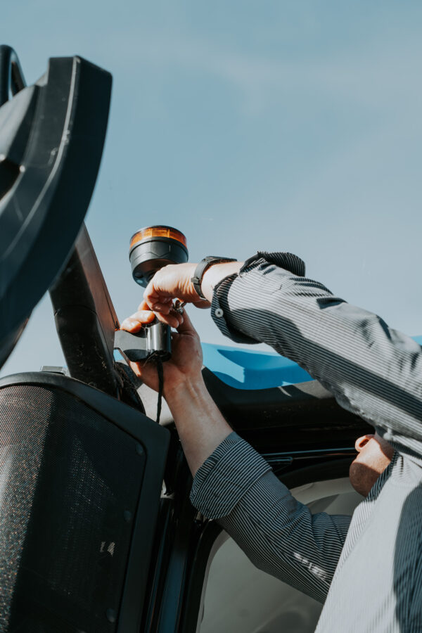 led pole mount beacon