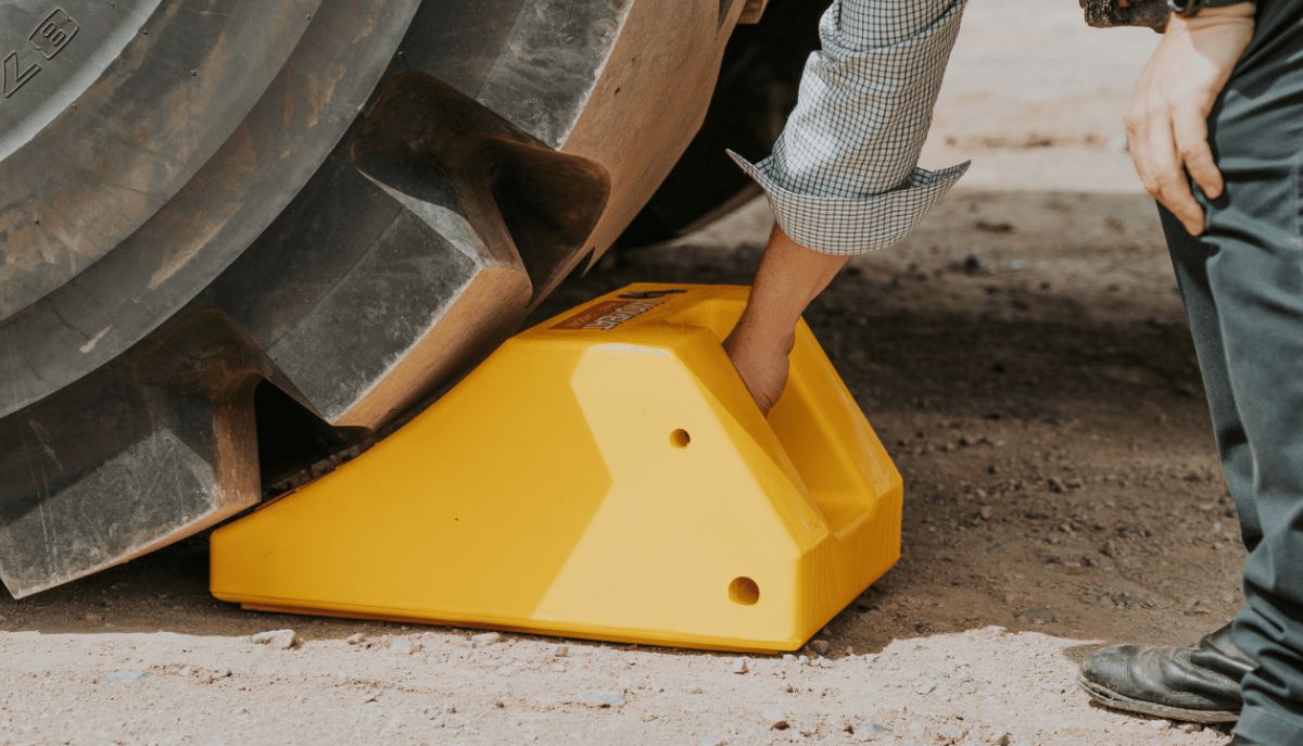 Mobile Chocks How to Choose the Right Wheel Chocks for Site Safety